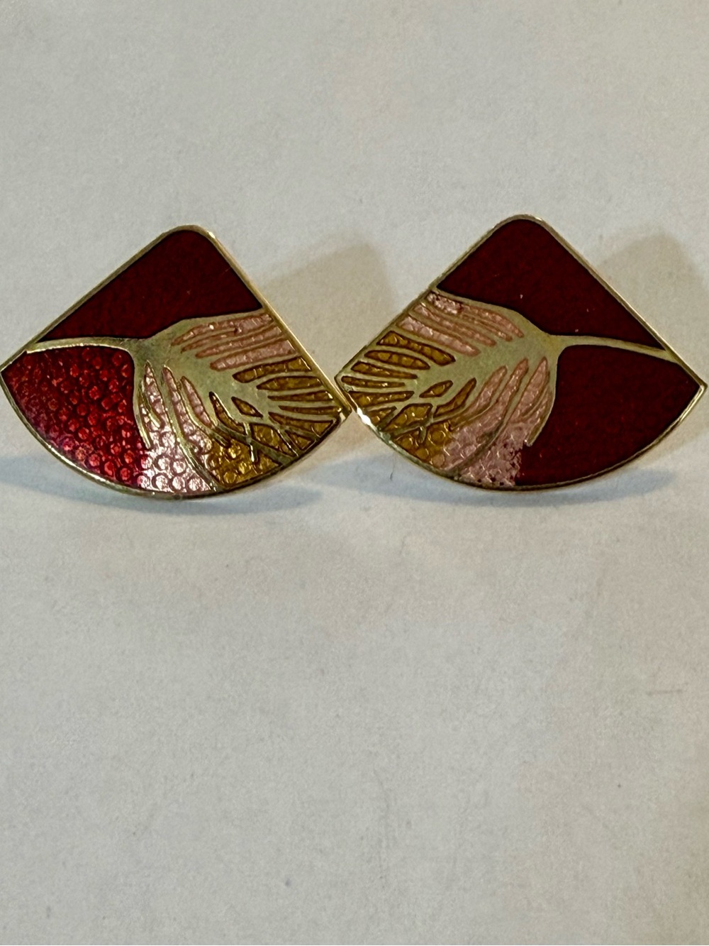 Roman Signed Gilded Leaf Red Enamel Cloisonné Fan Goldtone Pierced Earrings